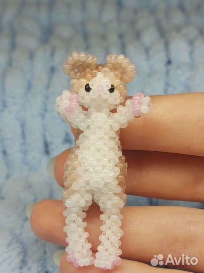 Котик амигуруми из бисера