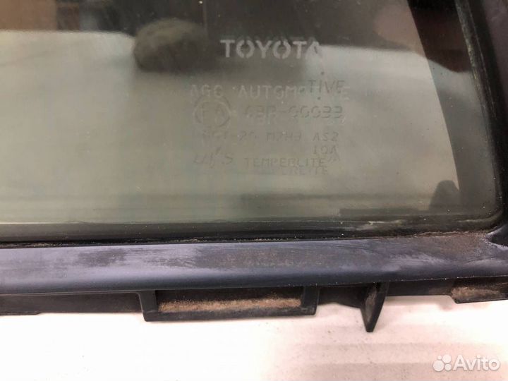 Стекло двери задней левой форточка Toyota Corolla