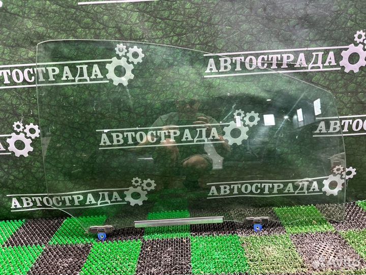 Стекло двери переднее правое Toyota Alphard