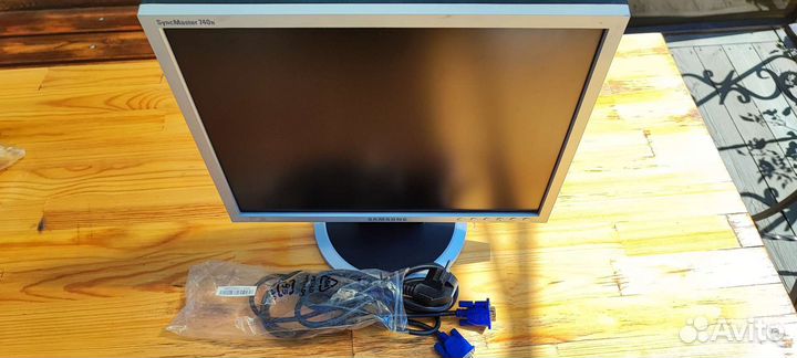 Монитор Samsung SyncMaster 740n