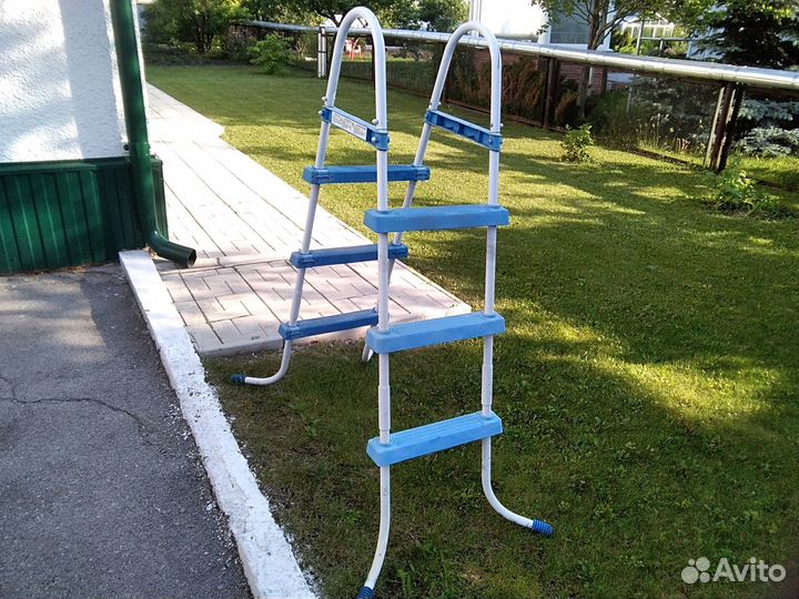 Лестница для бассейна