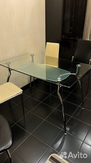 Стол со стульями