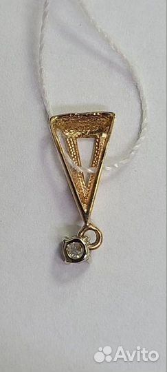 Золотая подвеска с камнем