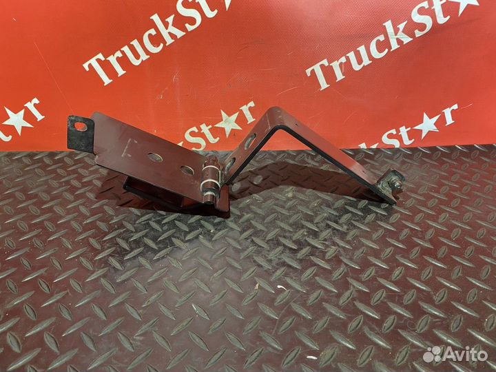 Петля спальника левая Daf XF105