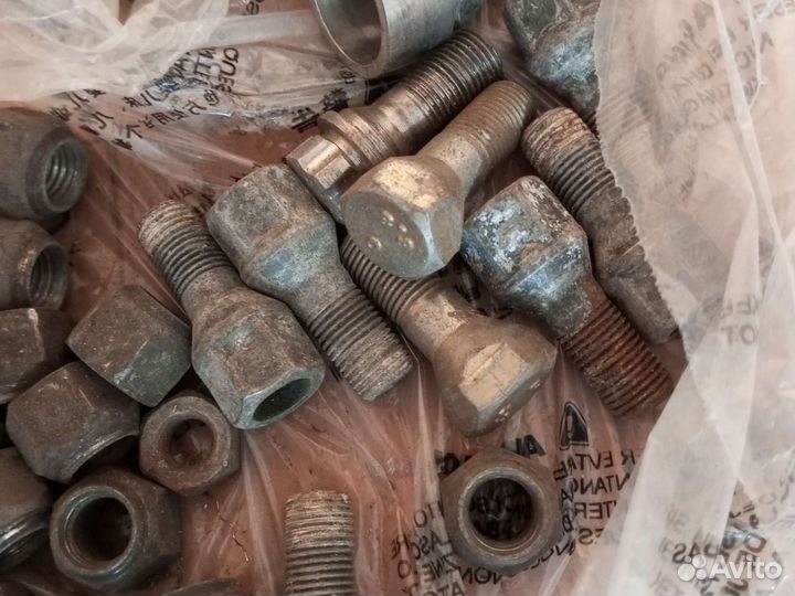 Колесные болты, гайки