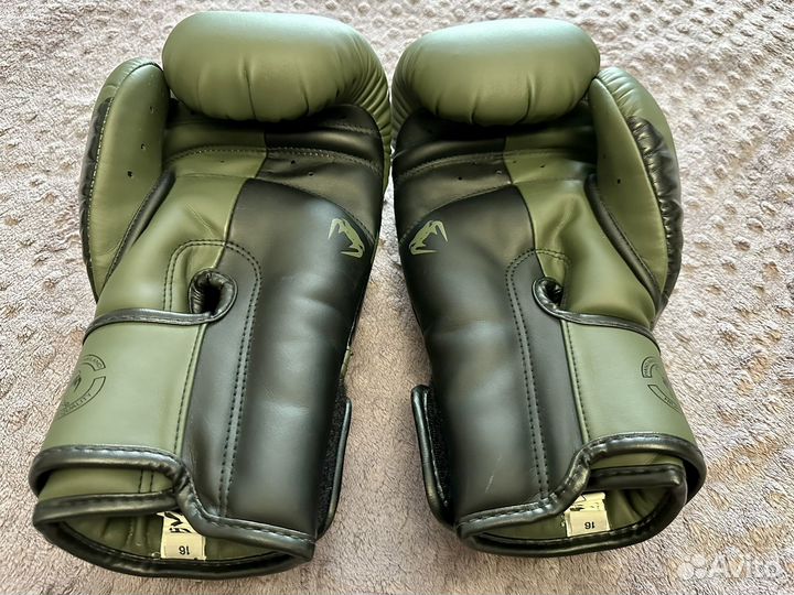 Боксерские перчатки Venum Elite