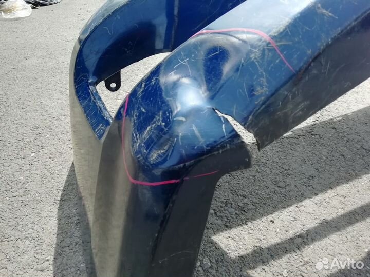 Бампер передний Toyota hiace H200 2011