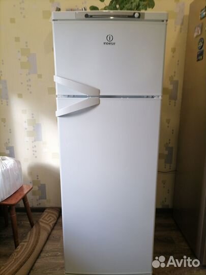 Холодильник бу indesit