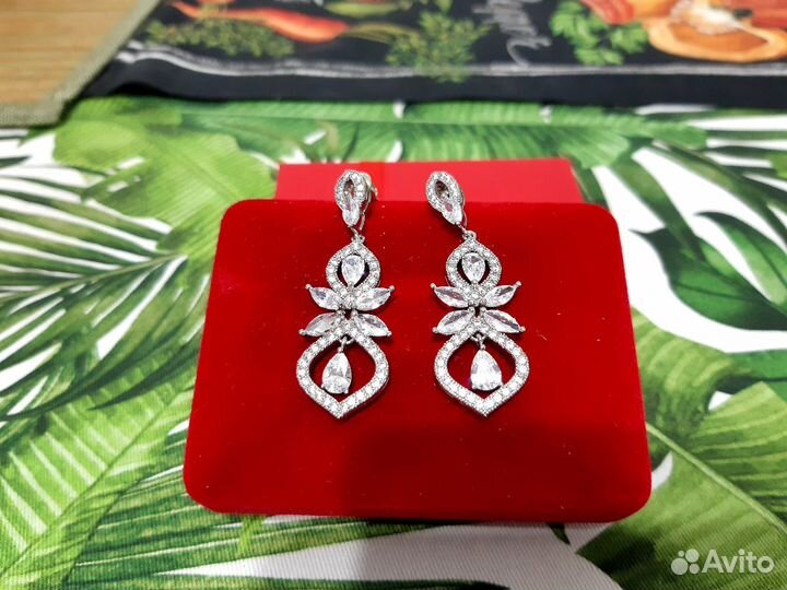 Серьги новые с фианитами