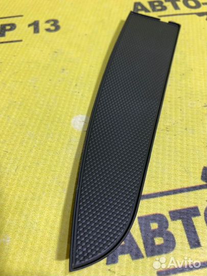 Накладка внутренней ручки двери задняя левая Kia