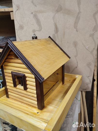 Кормушка для птиц из дерева