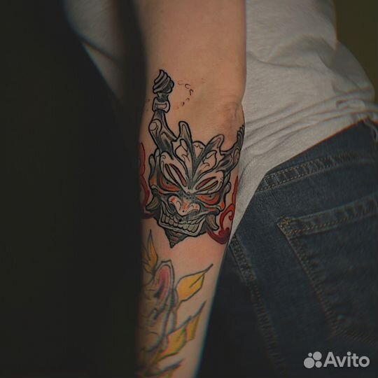 Мастер татуировки