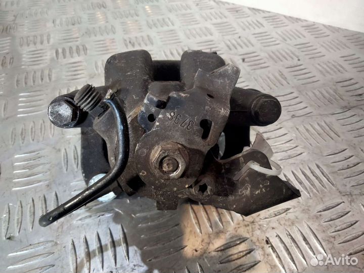 Суппорт задний правый со скобой Пежо 307