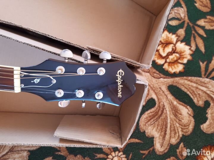 Электроакустическая гитара Epiphone AJ-220SCE