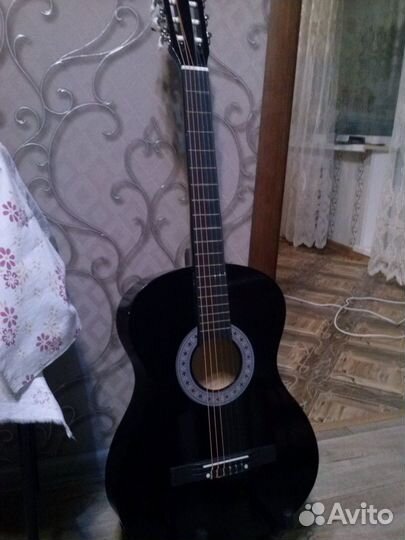 Акустическая гитара