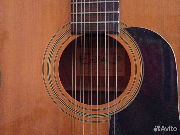 Игра на гитаре и барабанах