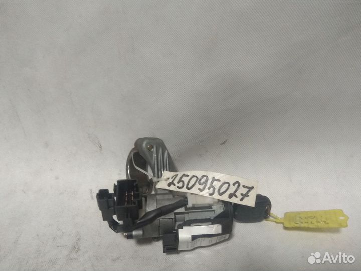 Замок зажигания Toyota Corolla (E120/E130)