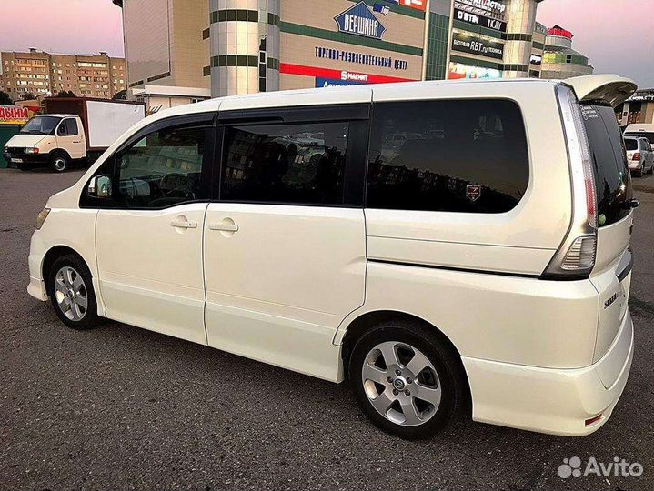Nissan Serena, 2010