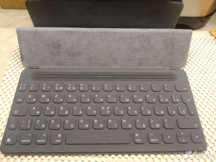 Магнитный чехол клавиатура на iPad
