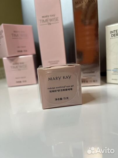 Успокаивающий гель для кожи вокруг глаз Mary Kay