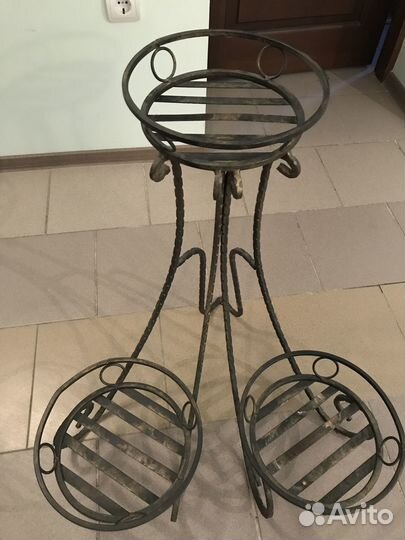 Подставка для цветов напольная кованная