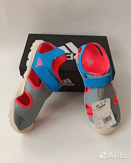 Сандалии adidas новые