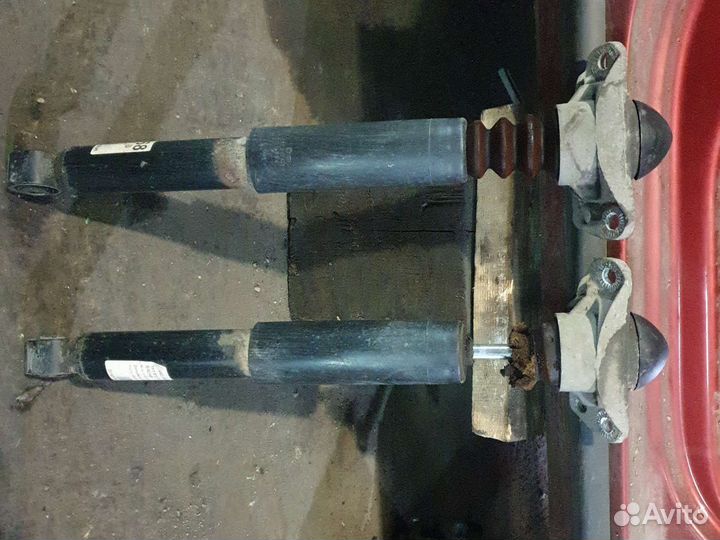 Задние амортизаторы фольцваген гольф 5