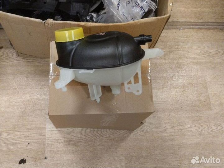 Расширительный бачок Mercedes C W205