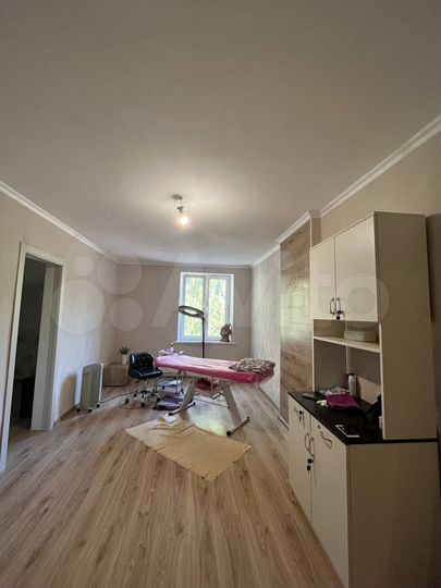 2-к. квартира, 42 м², 3/3 эт.