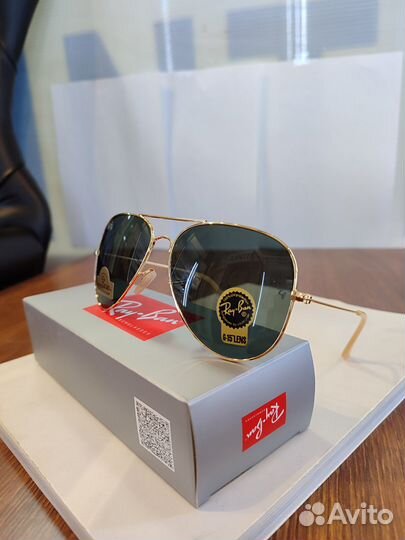 Солнцезащитные очки Ray Ban с футляром