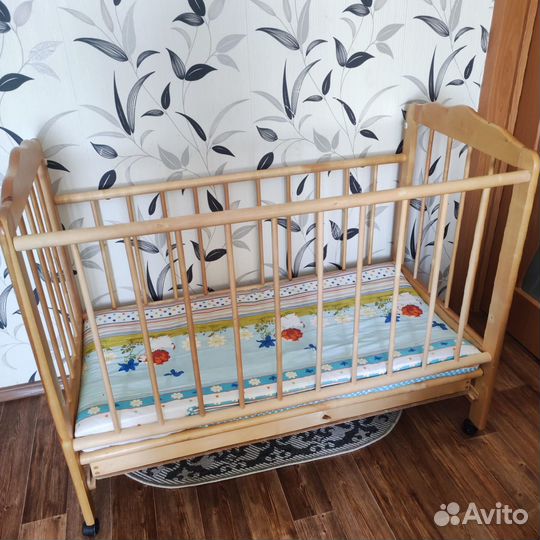 Детская кроватка