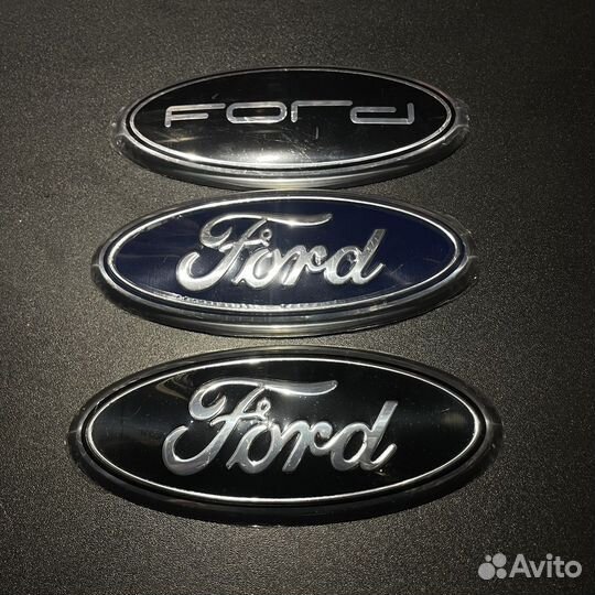 Эмблема на Ford Focus