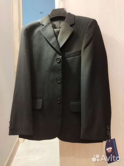 Новый Костюм в школу для мальчика новый 134