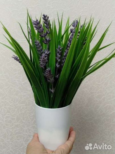 Искусственные растения в горшке