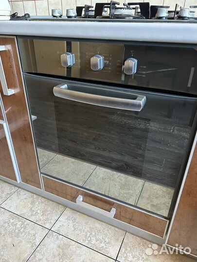 Духовой шкаф, газовая варочная панель