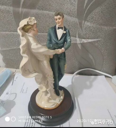 Фарфоровая статуэтка 