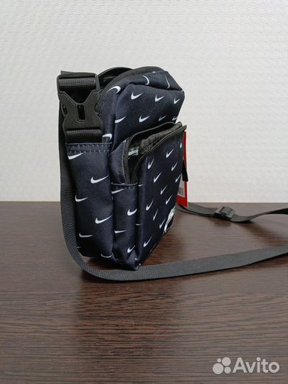 Сумка через плечо nike swoosh