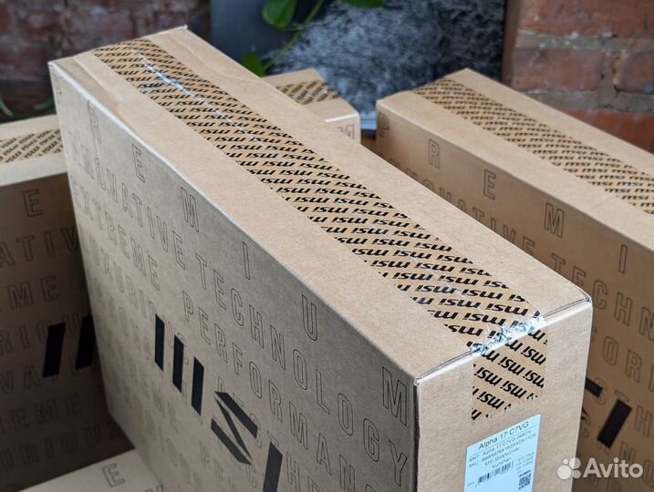 NEW MSI Alpha 17 R9 7940HX/ RTX 4070/ 2,5k