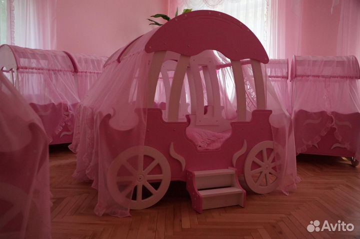 Детская кроватка карета