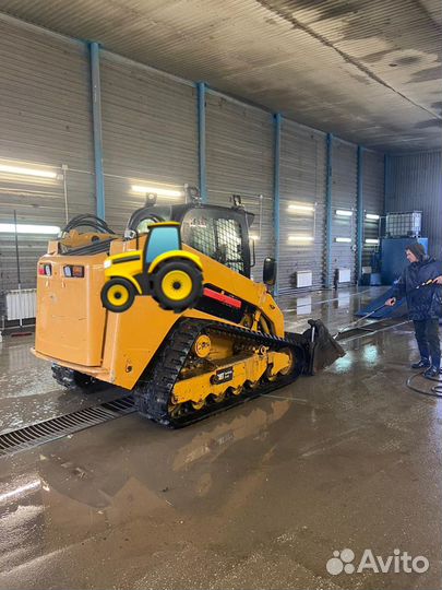 Аренда мини-погрузчика бобкэта / гусеничного