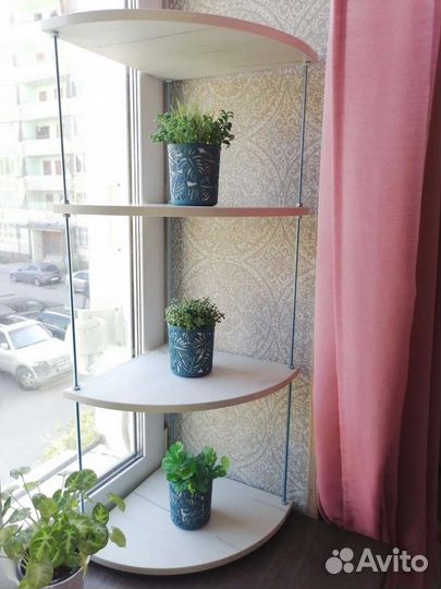 Угловая полка для растений