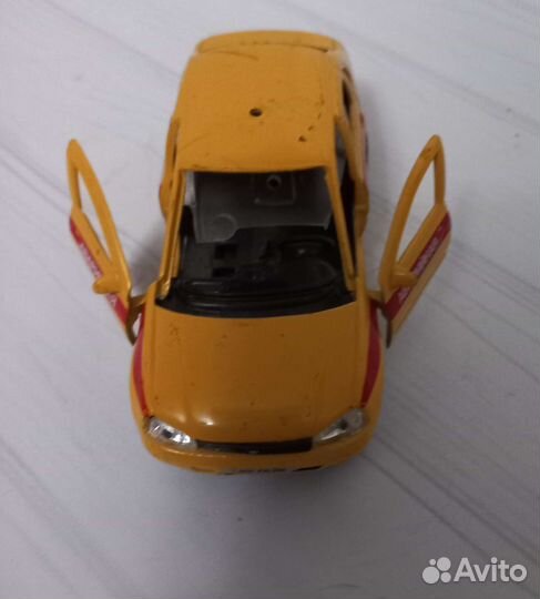 Машина металлическая LADA Kalina