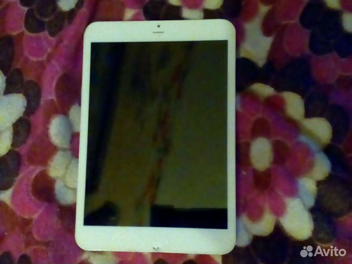 Планшет на запчасти(не рабочий)