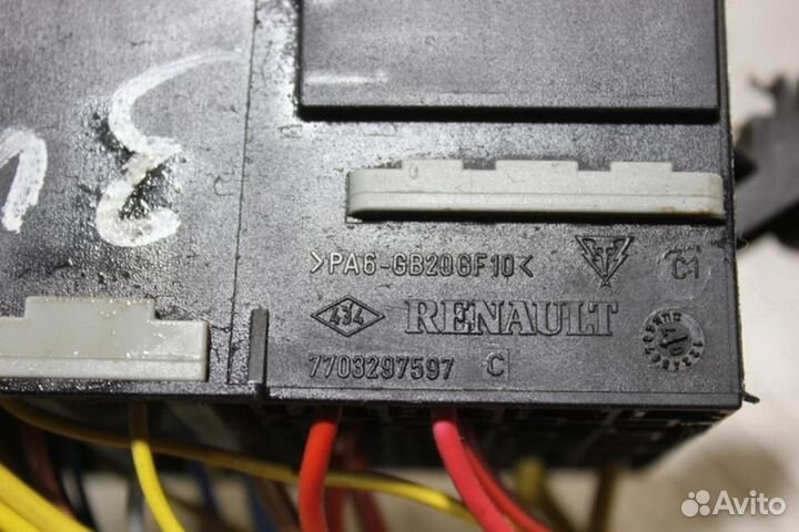 Блок предохранителей салонный Renault Logan 2005 2