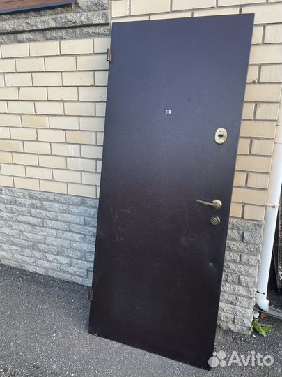 Дверь входная металлическая