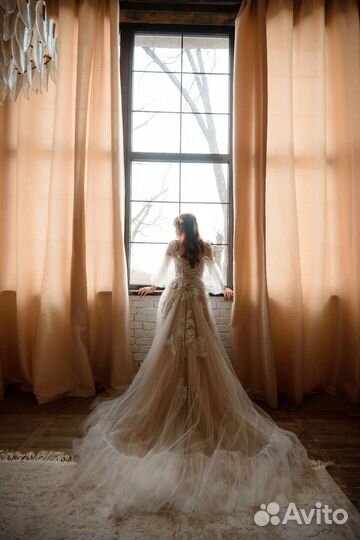 Свадебное платье со шлейфом