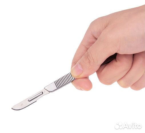 Скальпель со сменными лезвиями. новый