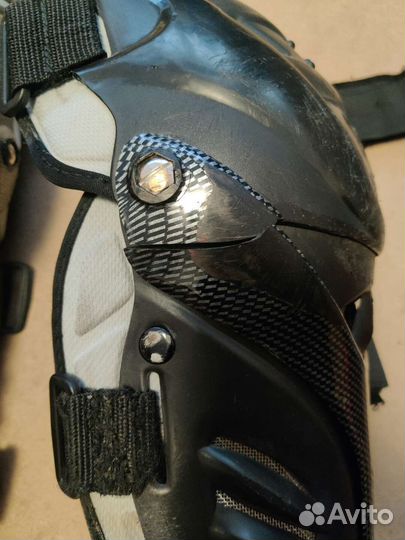 Мото наколенники Vega