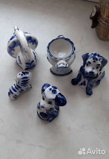 Статуэтки, есть гжель