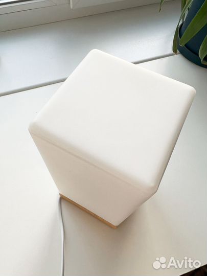 Умная настольная лампа Яндекс